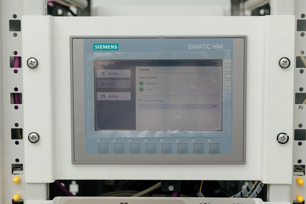 Сенсорная панель оператора Simatic HMI Siemens Сенсорная панель оператора Simatic HMI Siemens