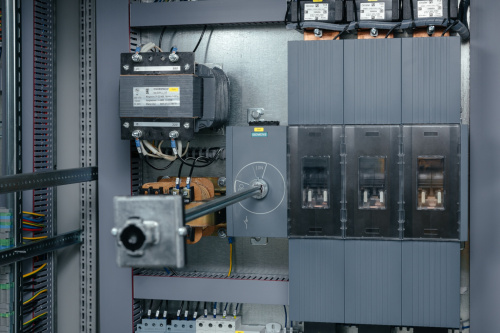 Вводной рубильник и трансформаторы