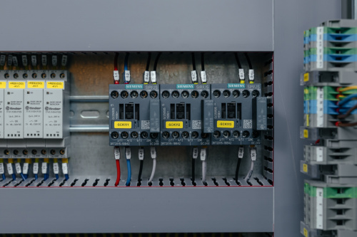 Контакторы для коммутации вспомогательных цепей станка