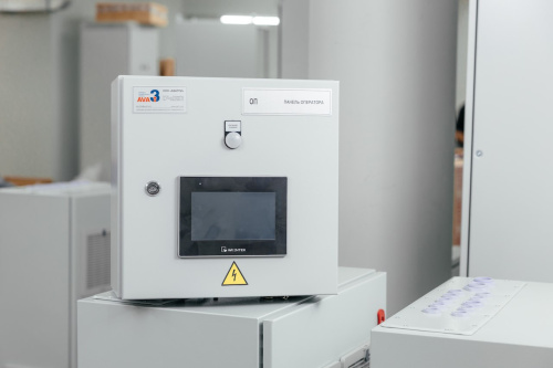 Настенный пульт с сенсорной панелью оператора