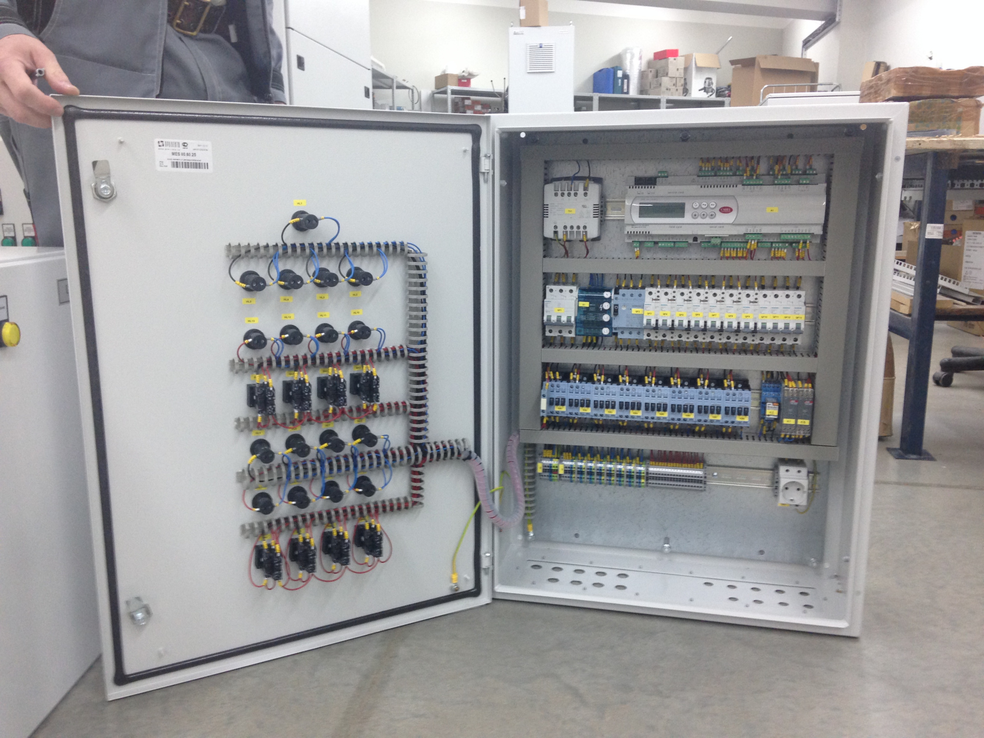 Шкаф управления приточной и вытяжной вентиляцией 2