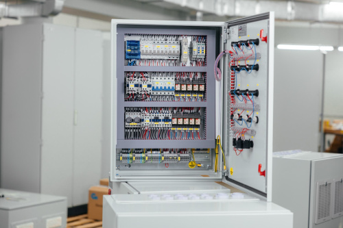 Адресный шкаф управления вентилятором и калорифером изнутри