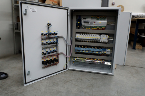 Шкаф управления тепловыми завесами